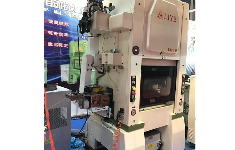 如何為高速?zèng)_床選擇合適的沖床送料機(jī)？